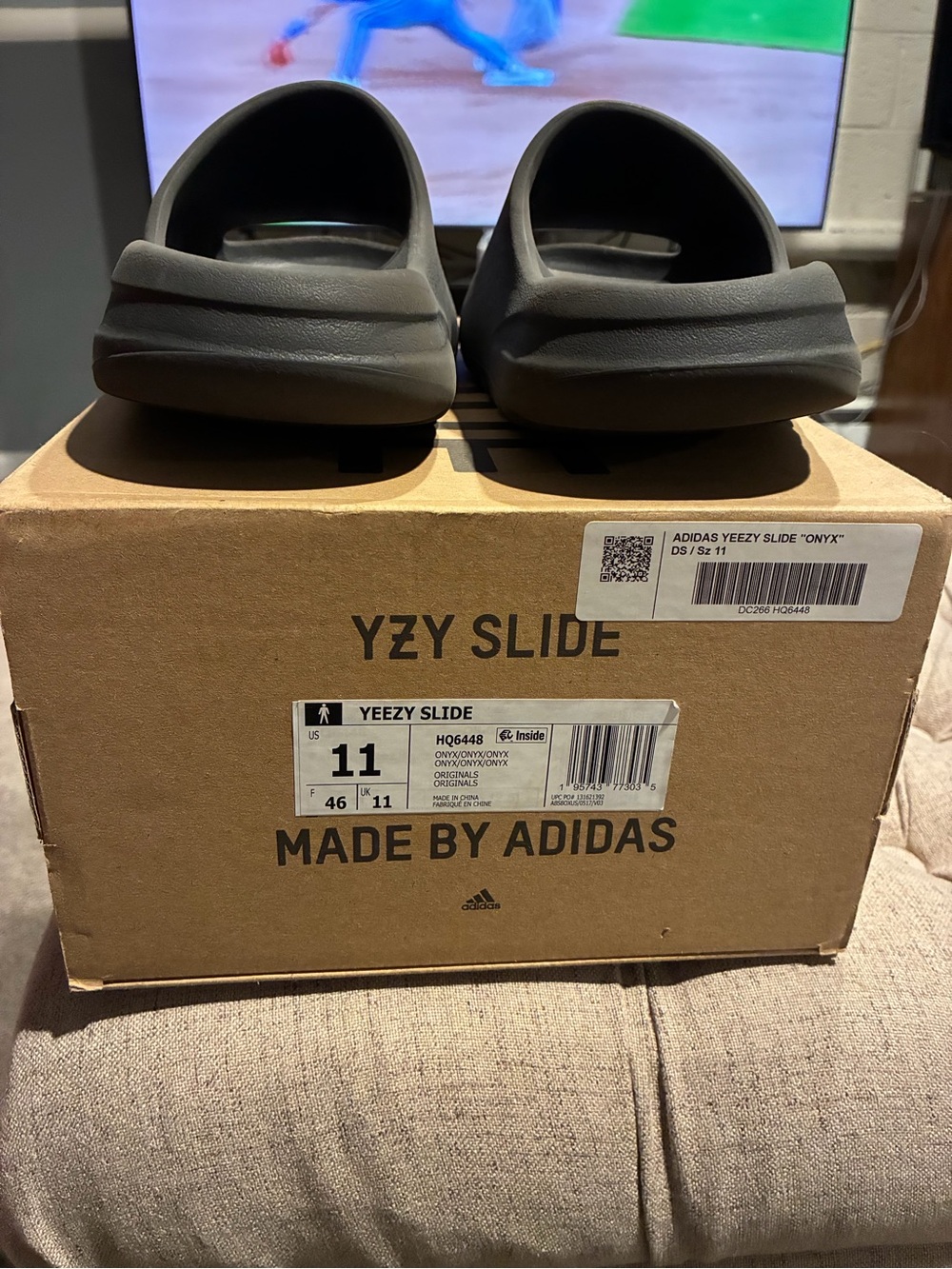 Size 11 Adidas Yeezy Slide Onyx - Picture 2 of 8